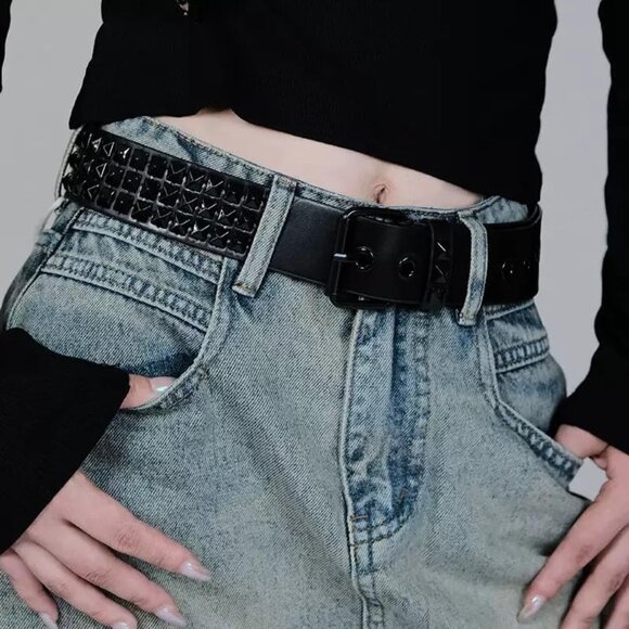Women's Luxury Black Metal Punk Rock Rivet Belt With Bright Pyramid Studded - Picture 4 of 6